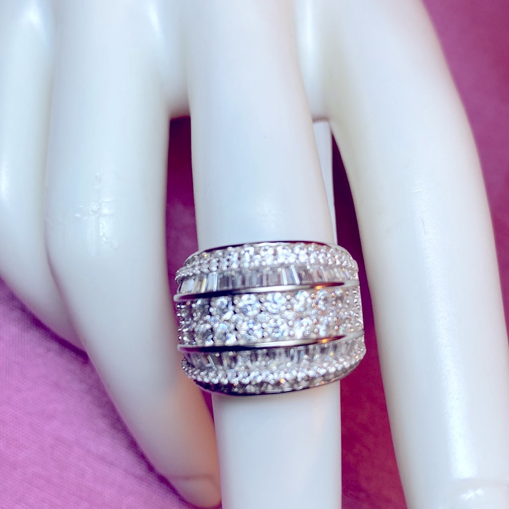 Bella Luce White Diamond Simulant Ring - Picture 8 of 12